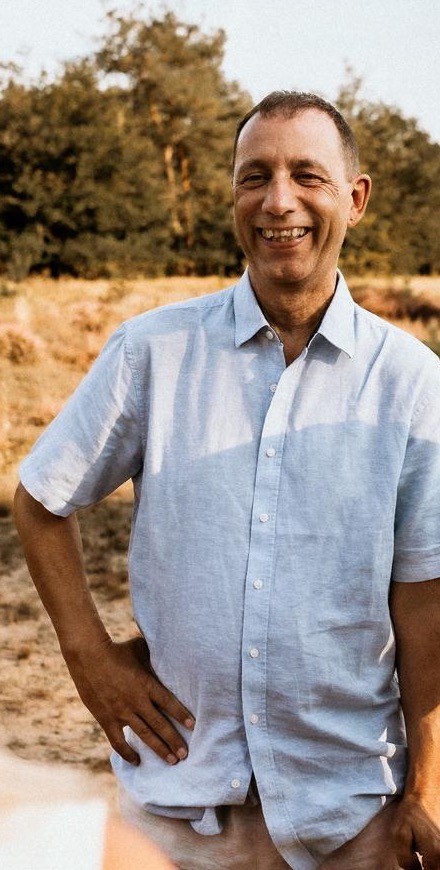 Wolfgang Otter, Heilpraktiker, lächelnd im Freien